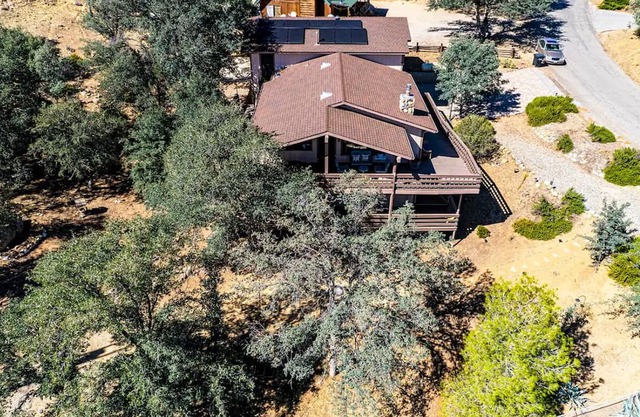 Golden Deer Cabin: 3-Story Cozy Lodge, Game Room, Fire Pit, Mountain View, River