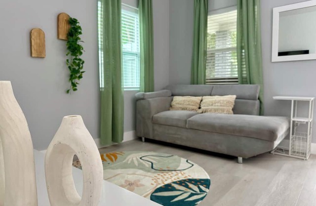 10 mins from Fort Lauderdale beach, cozy, private 1bd cottage