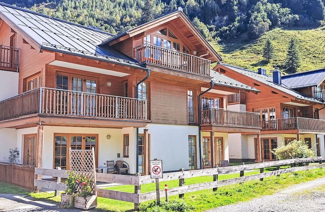Cosy apartment for 4 guests with WIFI, pool, TV, terrace and parking