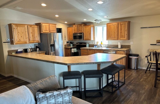 Comfortable 3 bedroom/2 bathroom home in Sunland Estates