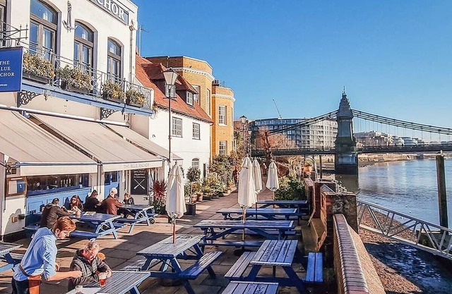 Wonderful 3-bedroom apartment in Hammersmith, London. 5 mins to tube and Thames