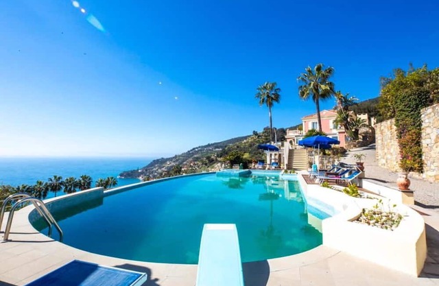 Villa in Ospedaletti with 8 bedrooms sleeps 20
