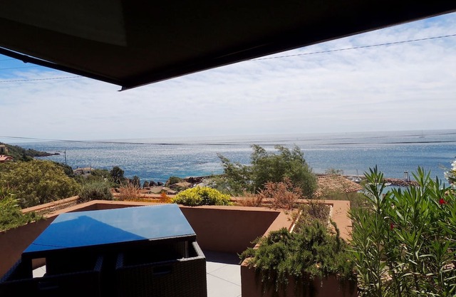 Apartment with fantastic sea views