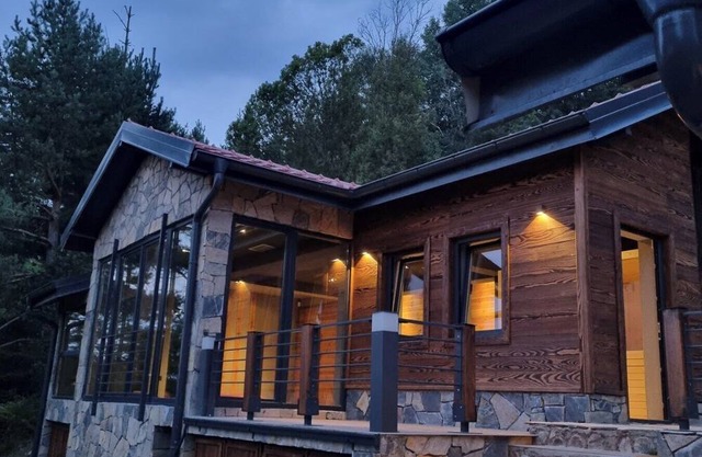 Charming 5-bedroom cottage with WiFi in Berovo