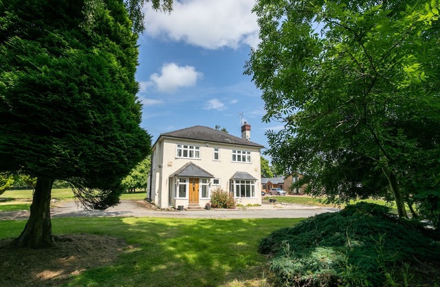 Woodcote House Farm - a serviced house that sleeps 6 guests in 3 bedrooms
