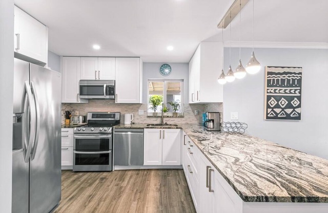 4-bedroom house in a Fantastic Tropical Escape Haven in Hollywood