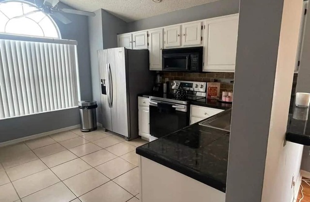Spacious 4-bedroom house in delightful Davenport with WiFi, AC And Near Disney