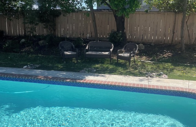Charming 3-bedroom house in terrific Palmdale with WiFi, AC