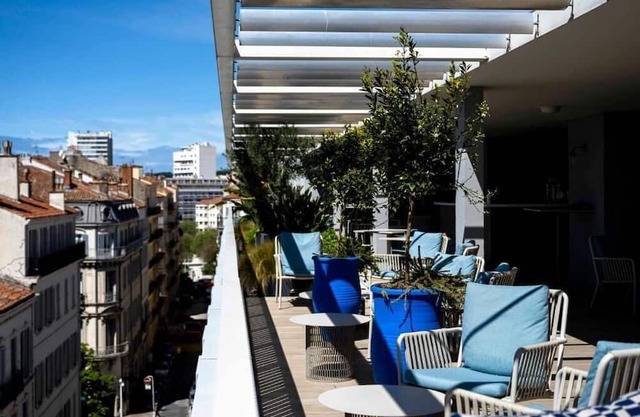 Summer vacation hotel in Marseille