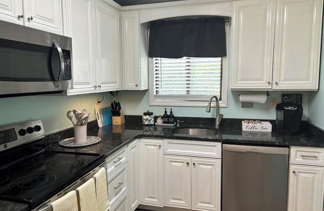 3BR;2BA home; Middletown NY Sleeps 6; AC;WiFi; Close to Amenities; Peaceful .
