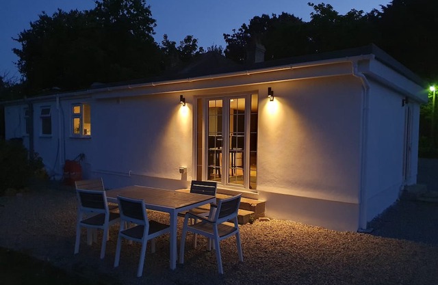 Beautiful Guernsey Cottage Live the best beach life then relax in rural serenity