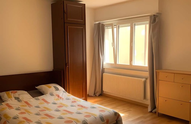 Chambre privée de 20m2 avec rangement, avec une salle de bain & cuisine partagée