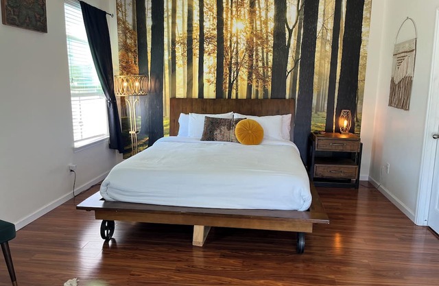 Beautiful Private Suite Near Samsung Project, Dell Diamond, and Kalahari!