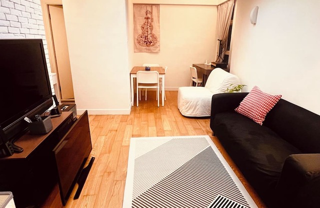 Spacious & cozy 2 bedroom flat in wanchai, family friendly