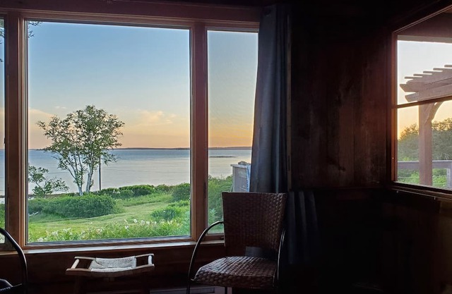 Sealport Cozy Cottage by the Sea, Blue Hill Bay, unique on island "Quiet-side"