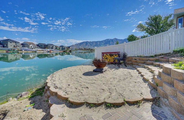 Lakefront Utah Home w/Private Beach, Dock & Canoe