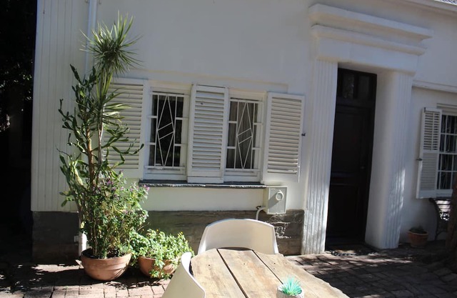 Charming 3-Bed Cottage in Beaufort West