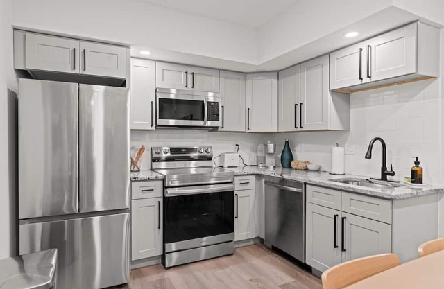 5 Minutes to Center City! Entire 3 Bed 3 Bath Apartment!
