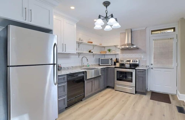 Newly Updated Charm | Backyard & Grill