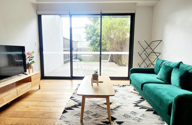 Modern 2 Bed Apartment - Urban Living in Waterloo