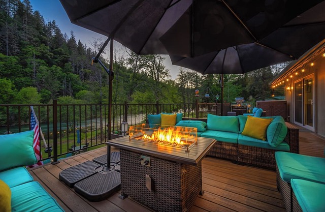 RETRO RIVER RETREAT