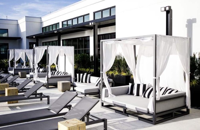 Cozy Sophisticated Stay 1Bed 1Bath! MIDTOWN ATL! Pool, Fitness, Coffeehouse +!