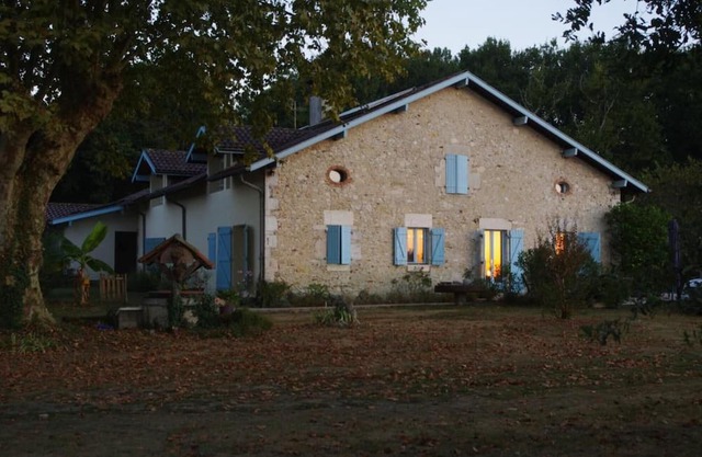 Guest House 'Chambre D'hote Albizia' with Mountain View, Wi-Fi and Air Conditioning