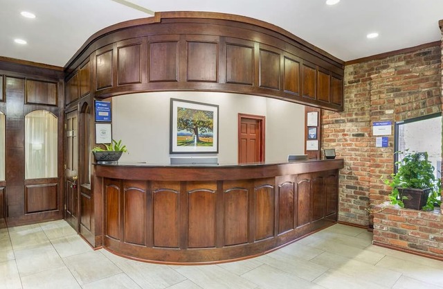 Modernized Hotel w/ Full Hot Breakfast – Experience Richmond's History