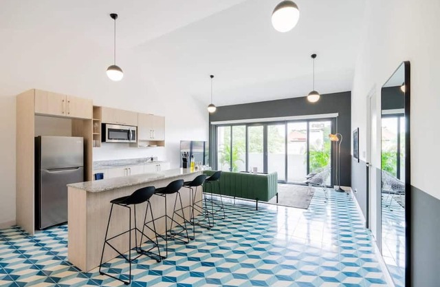 w Lovely 2BR in Santa Ana