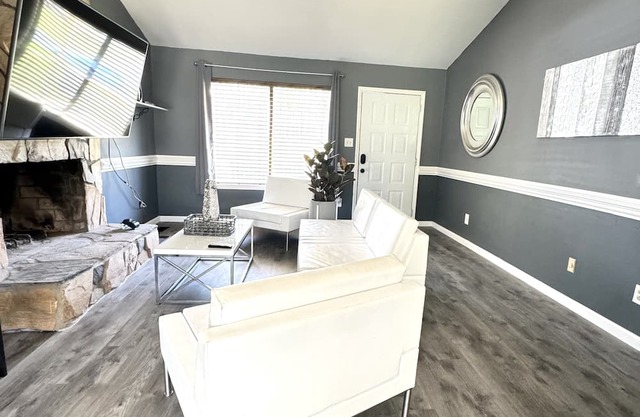 1 Bdrm Hotel Set Up-Private Room in Shared Home