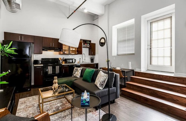 Downtown KC - Stylish 1 BD Apt | 2 Queen Beds