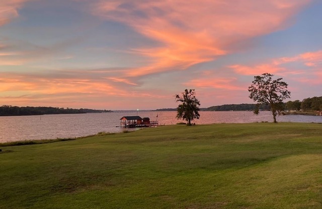 Bass and Crappie Haven. 2-bedroom house on famous Lake Fork.