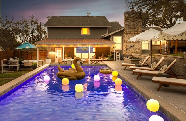 Pool - Spa - Outdoor Theater - Game Room - Sleeps 17