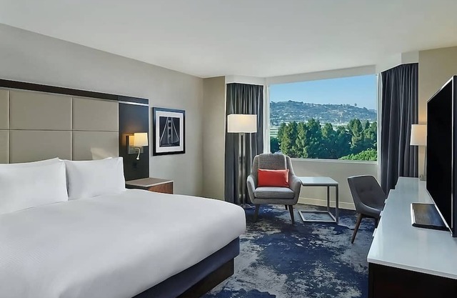 4 Pet-friendly Deluxe King at Grand Bay San Francisco, Onsite Pool!