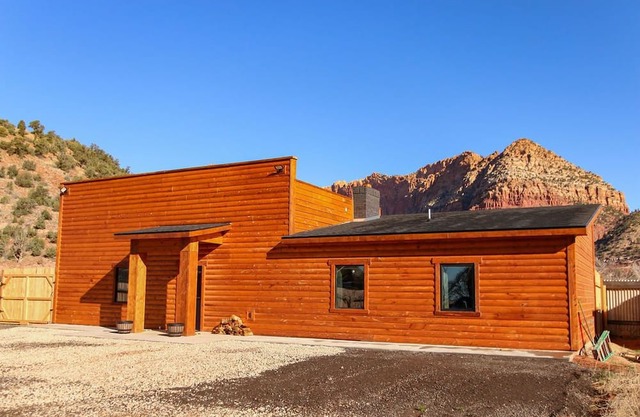 Zion Edge Retreat, Hildale Utah is between Zion National Park & The Grand Canyon