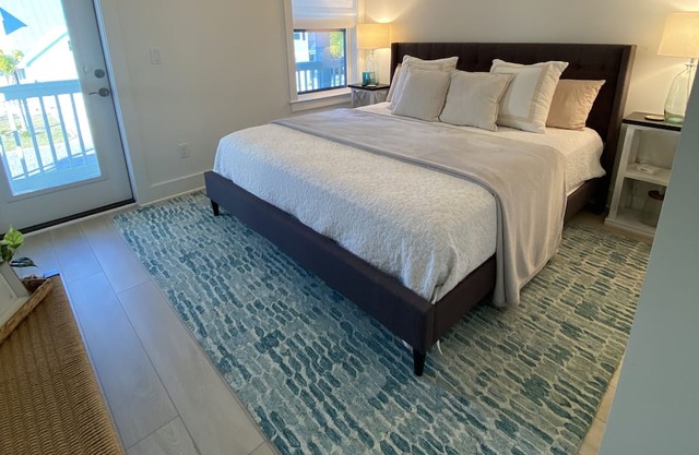 Superb 5-bedr home on Cape San Blas w/WiFi, AC, Pool access, 4 min walk to beach