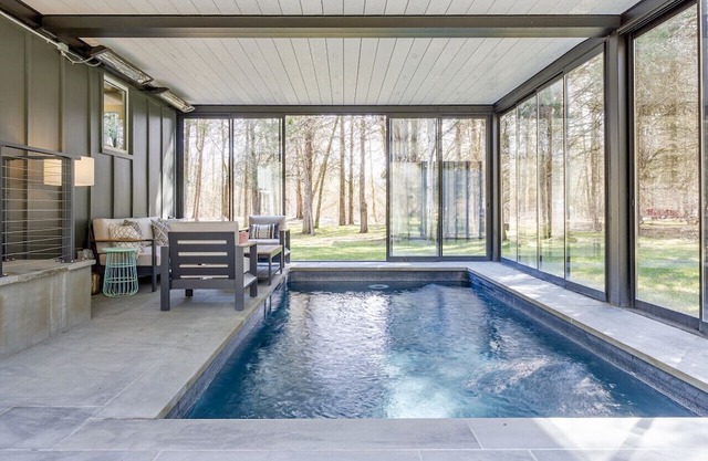 NEW: Modern Home with Indoor/Outdoor Swimming Pool