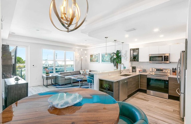 Starboard Condo Summa
