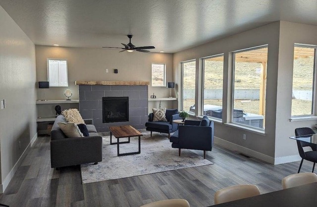 "Escape to Contemporary 3-Bedroom Retreat: Your Modern Resort"