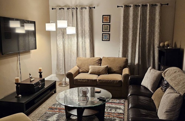 Cozy comfy den near downtown
