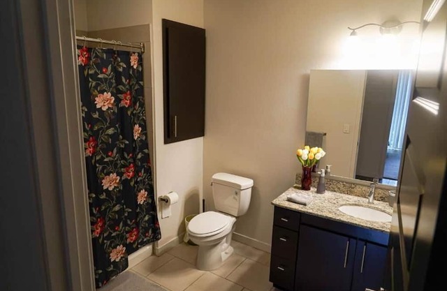 Luxury Designed 2 Bedrooms Part Hotel in Woodland Hills CA