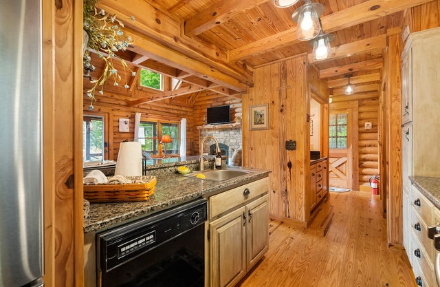 Mountain top cabin with amazing views.