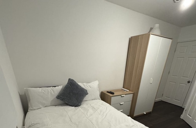 Ensuite room west midlands