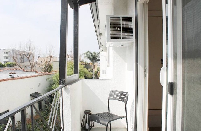 ☆ Gem Apt. in Culver City ☆ Nearby Restaurants, Hotels, Parks, Beach and MORE!