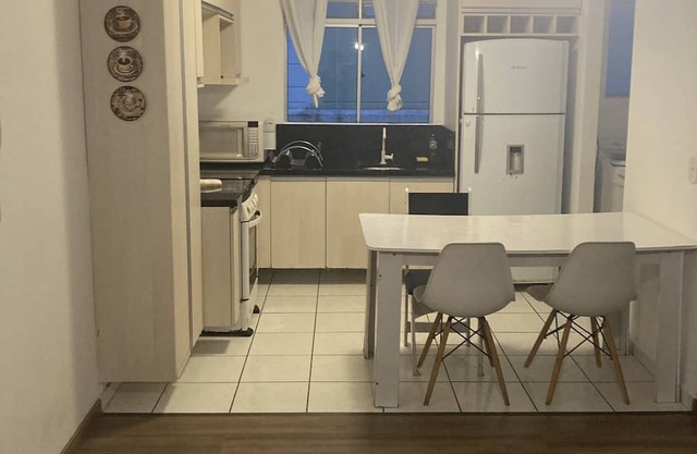Lugar recém Pintado e piso novo. Já com roupas de cama e toalhas. Uma vaga !