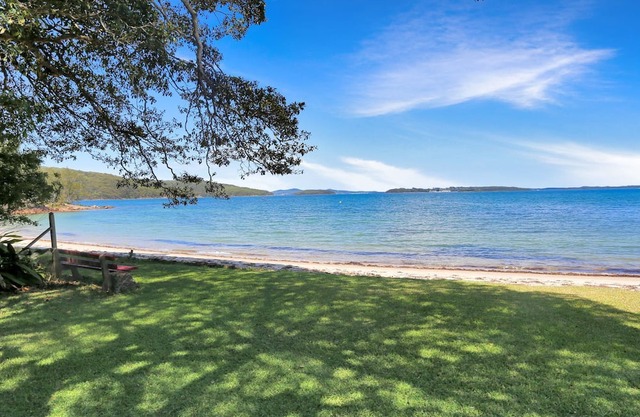 The Cove Cottage - Waterfront Hideaway in North Arm Cove