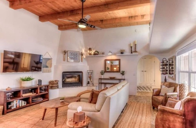 Renewal Retreat in quaint neighborhood where comfort, style & recreation meet.