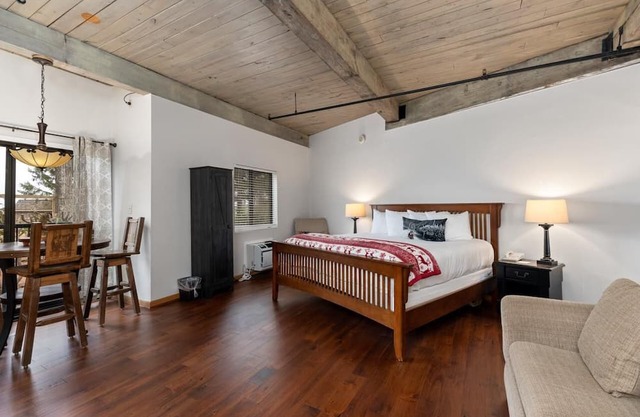 Mountain Inn Studio 91 with Wintergreen Advantage