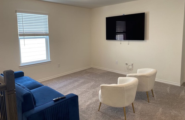 Peaceful and Central house for family fun!