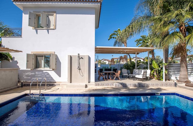 Phaedrus Living Luxury Villa Oceania